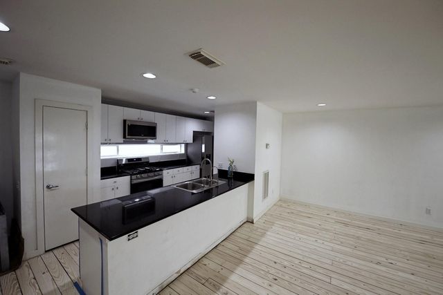 702 Ruthven Street, Houston, TX 77019