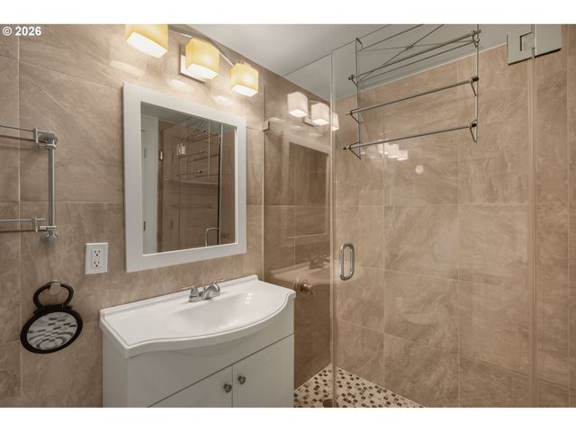 2076 Nw JOHNSON St 103, Portland, OR 97209