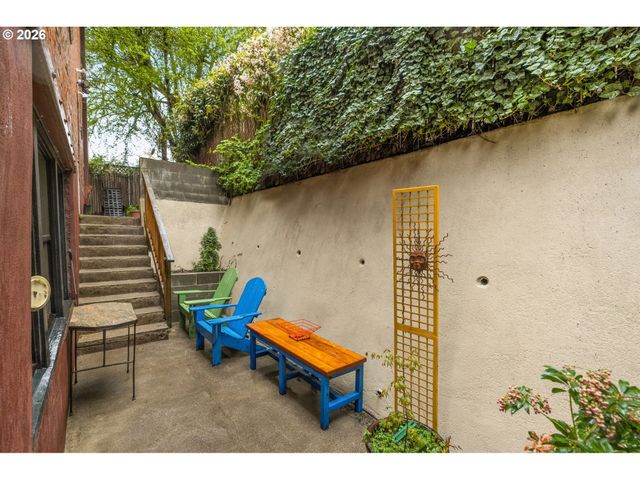 2076 Nw JOHNSON St 103, Portland, OR 97209