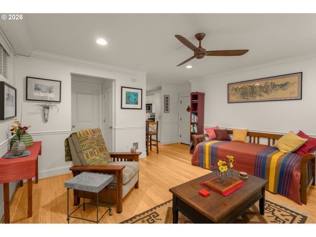 2076 Nw JOHNSON St 103, Portland, OR 97209