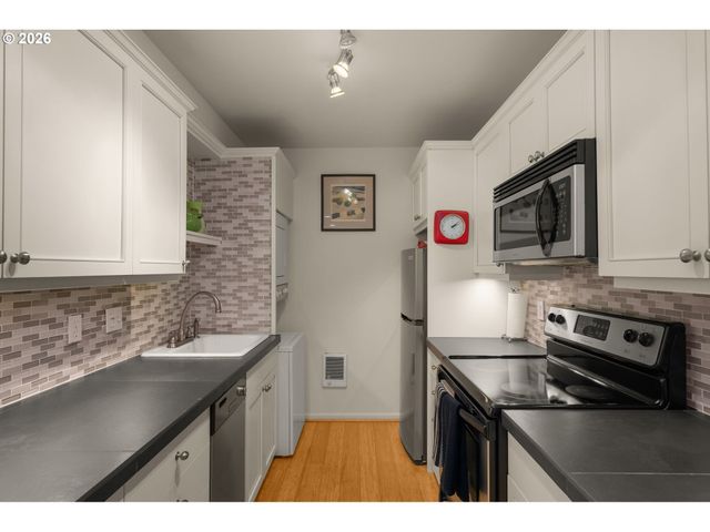 2076 Nw JOHNSON St 103, Portland, OR 97209