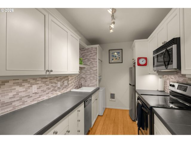 2076 Nw JOHNSON St 103, Portland, OR 97209