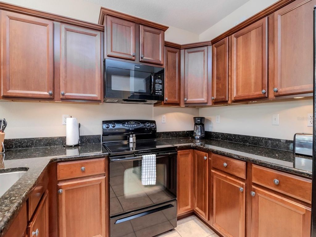 Image 12 of property listing at 13941 CLUBHOUSE DRIVE 102, Tampa, FL 33618