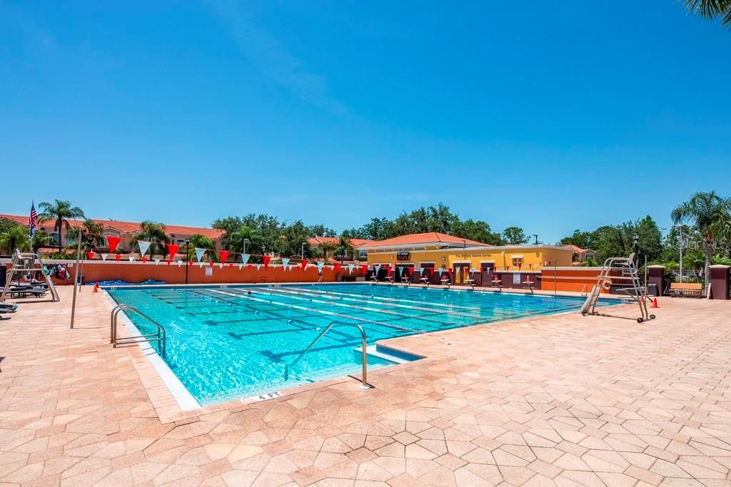 Image 34 of property listing at 13941 CLUBHOUSE DRIVE 102, Tampa, FL 33618