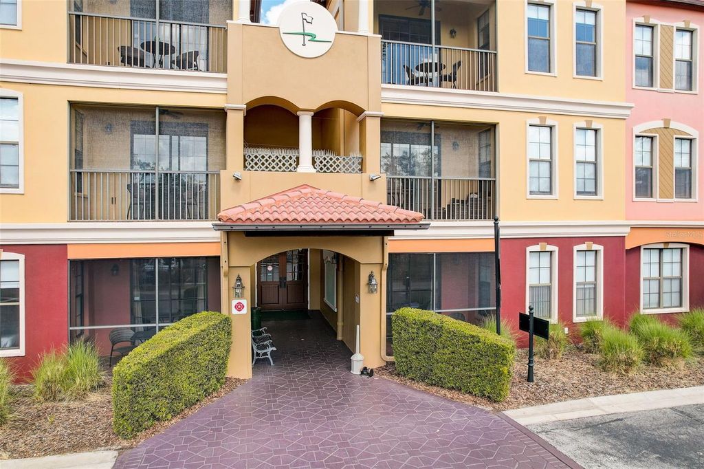 Image 51 of property listing at 13941 CLUBHOUSE DRIVE 102, Tampa, FL 33618