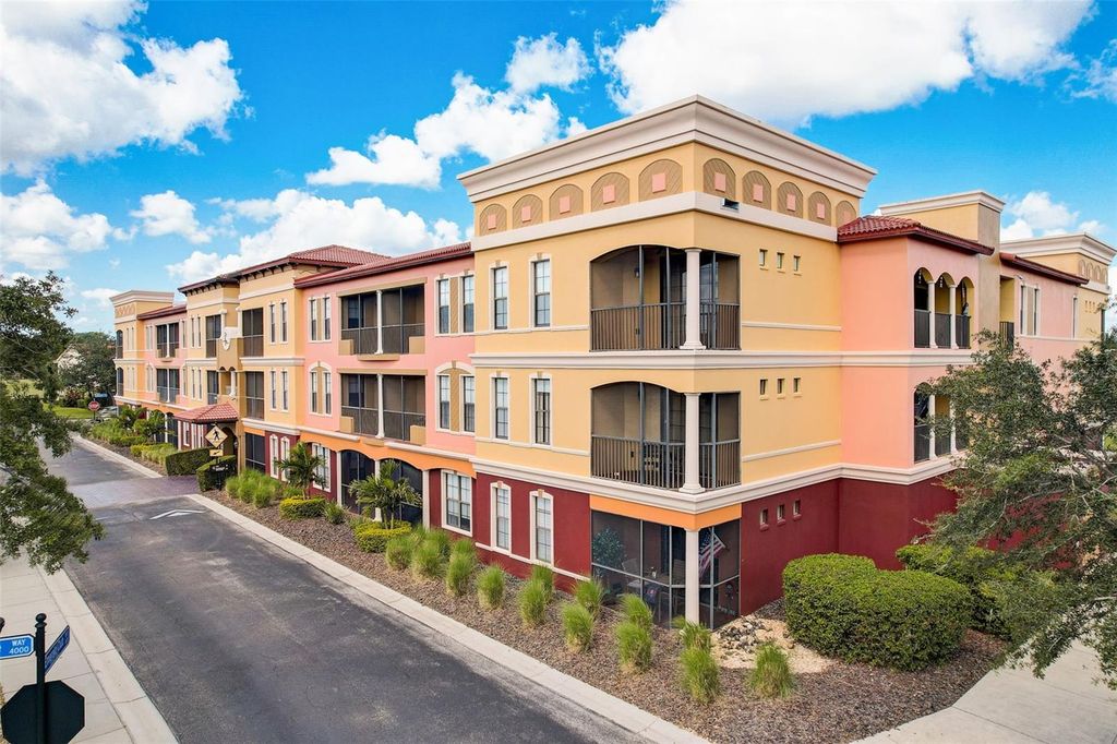 Image 55 of property listing at 13941 CLUBHOUSE DRIVE 102, Tampa, FL 33618