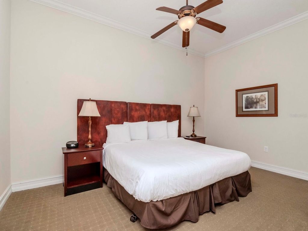 Image 8 of property listing at 13941 CLUBHOUSE DRIVE 102, Tampa, FL 33618