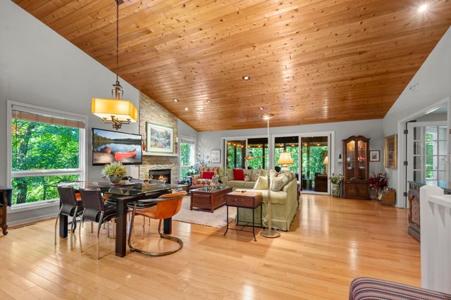 6884 Stonewood Court, Eden Prairie, MN 55346