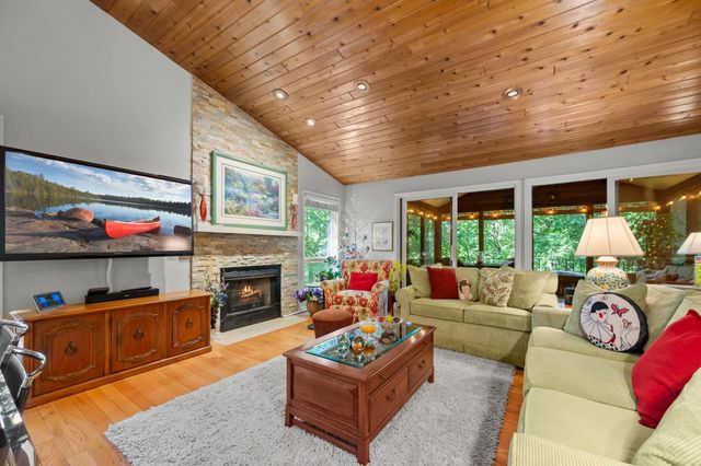 6884 Stonewood Court, Eden Prairie, MN 55346