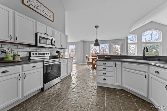 2326 Silver Lake Estates Drive, Pacific, MO 63069