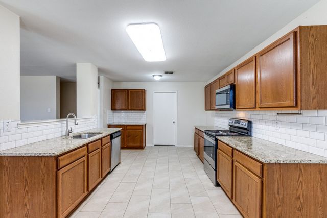 6104 St James Place, Denton, TX 76210