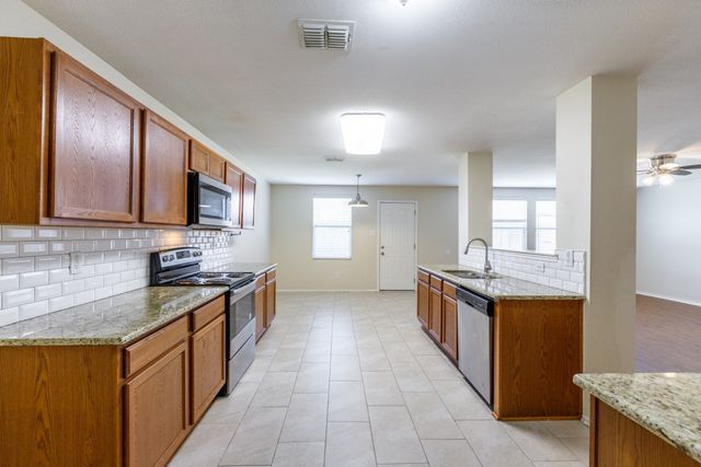 6104 St James Place, Denton, TX 76210