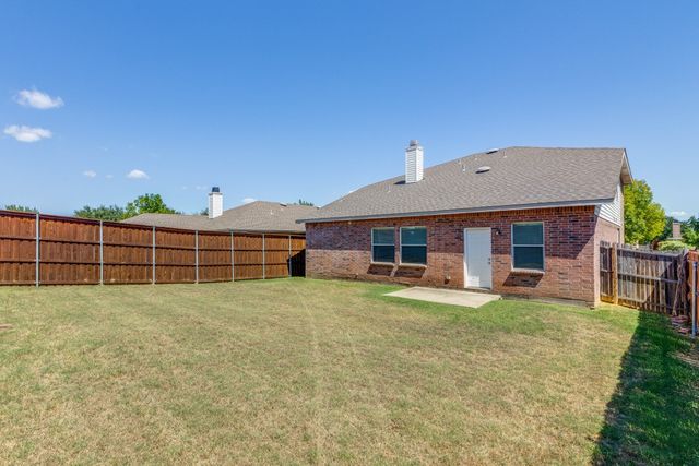 6104 St James Place, Denton, TX 76210