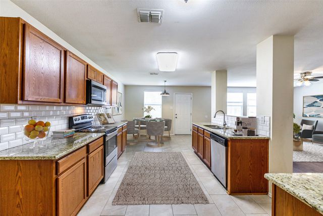 6104 St James Place, Denton, TX 76210