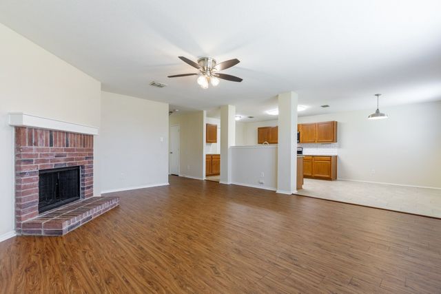 6104 St James Place, Denton, TX 76210