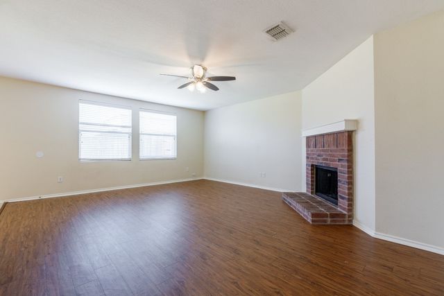 6104 St James Place, Denton, TX 76210