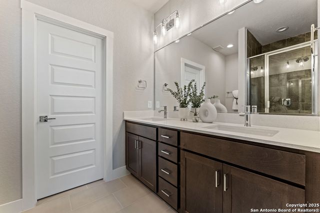 7946 Kennedy Hill, San Antonio, TX 78235