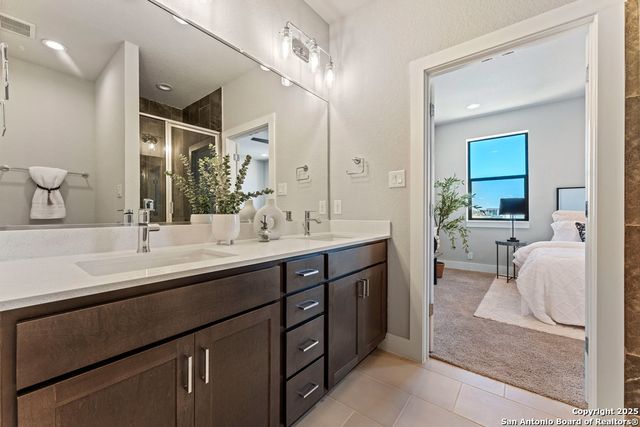 7946 Kennedy Hill, San Antonio, TX 78235