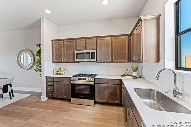 7946 Kennedy Hill, San Antonio, TX 78235