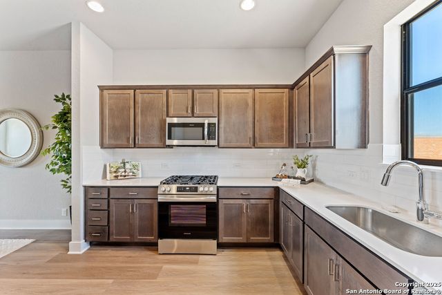 7946 Kennedy Hill, San Antonio, TX 78235