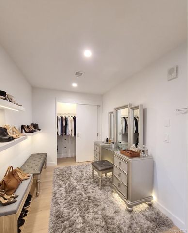 131-01 40th Road 10S, Flushing, NY 11354