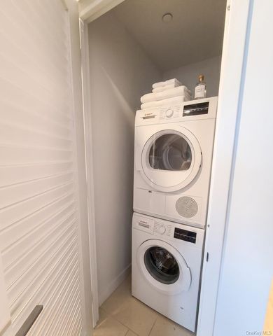 131-01 40th Road 10S, Flushing, NY 11354