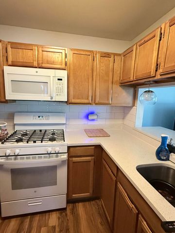 1800 N Vermont Drive 1800, Elk Grove Village, IL 60007