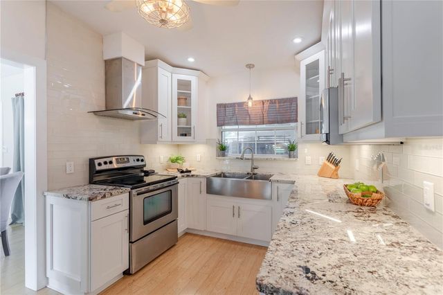 1327 ROSCOMARE AVENUE, Orlando, FL 32806