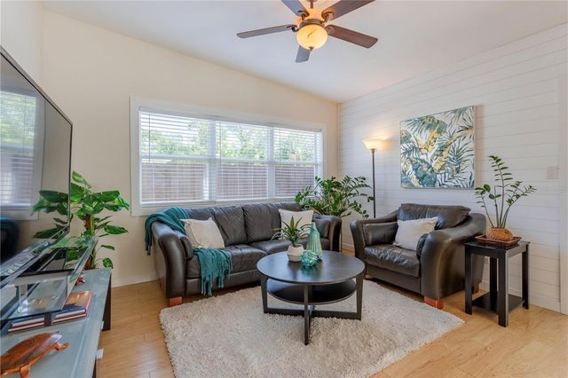 1327 ROSCOMARE AVENUE, Orlando, FL 32806