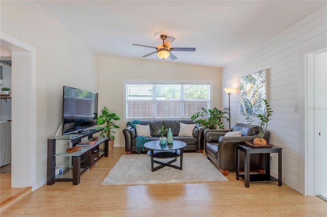 1327 ROSCOMARE AVENUE, Orlando, FL 32806