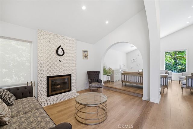 19581 Braewood, Tarzana, CA 91356