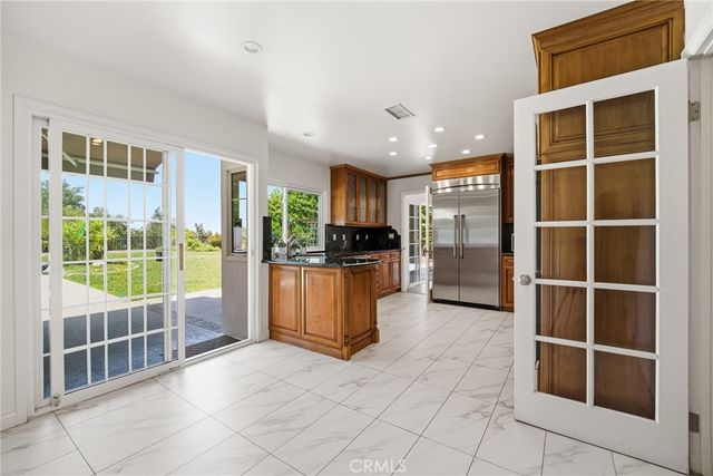 19581 Braewood, Tarzana, CA 91356
