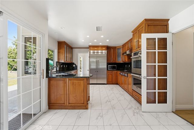 19581 Braewood, Tarzana, CA 91356