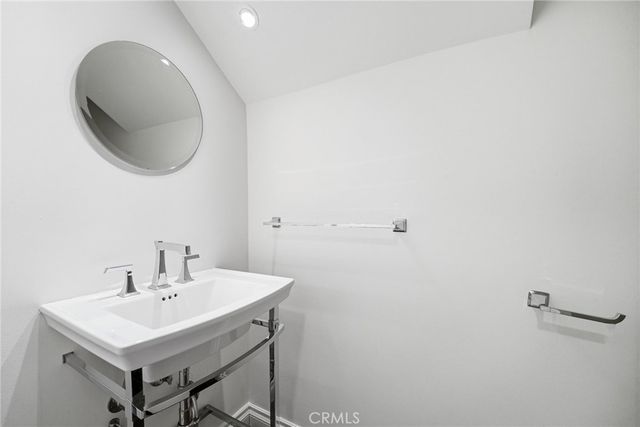 19581 Braewood, Tarzana, CA 91356