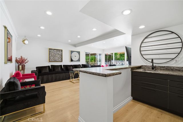 19581 Braewood, Tarzana, CA 91356
