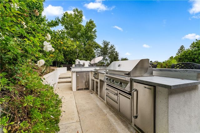 19581 Braewood, Tarzana, CA 91356