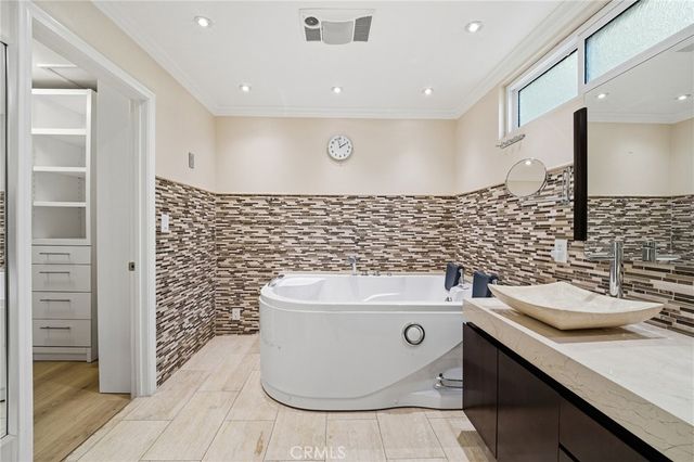 19581 Braewood, Tarzana, CA 91356