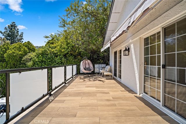 19581 Braewood, Tarzana, CA 91356