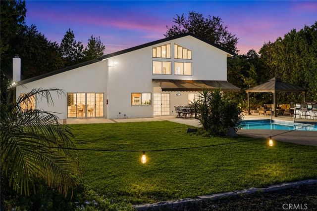 19581 Braewood, Tarzana, CA 91356