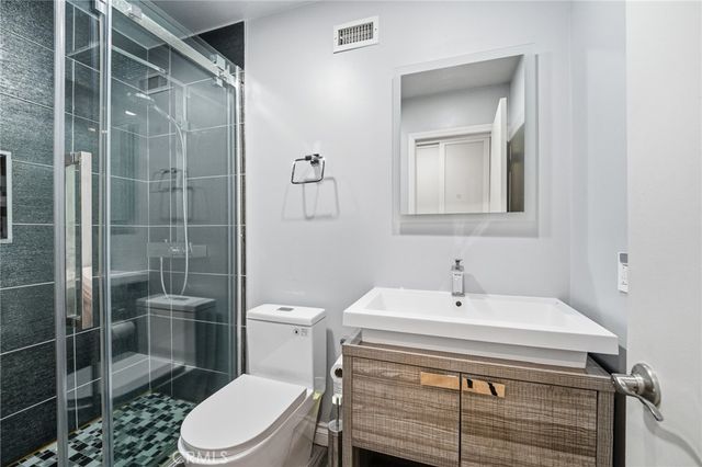 19581 Braewood, Tarzana, CA 91356
