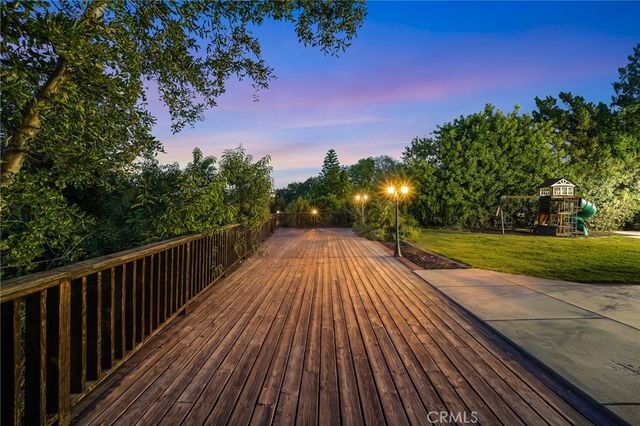 19581 Braewood, Tarzana, CA 91356