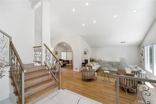 19581 Braewood, Tarzana, CA 91356