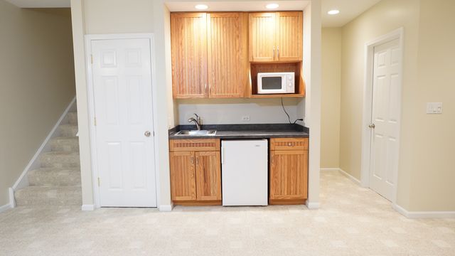 2664 Goldenrod Lane, Glenview, IL 60026