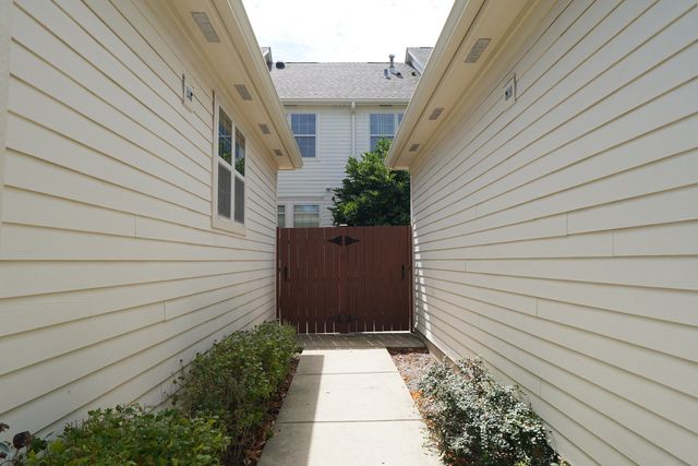 2664 Goldenrod Lane, Glenview, IL 60026