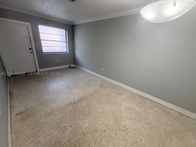 990 SW 4th St 7, Miami, FL 33130