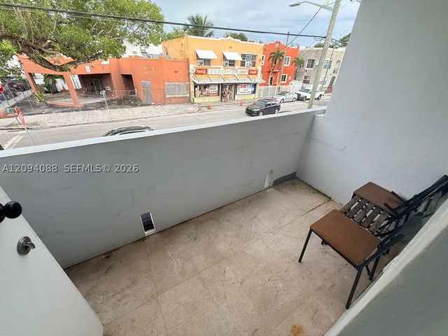 990 SW 4th St 7, Miami, FL 33130