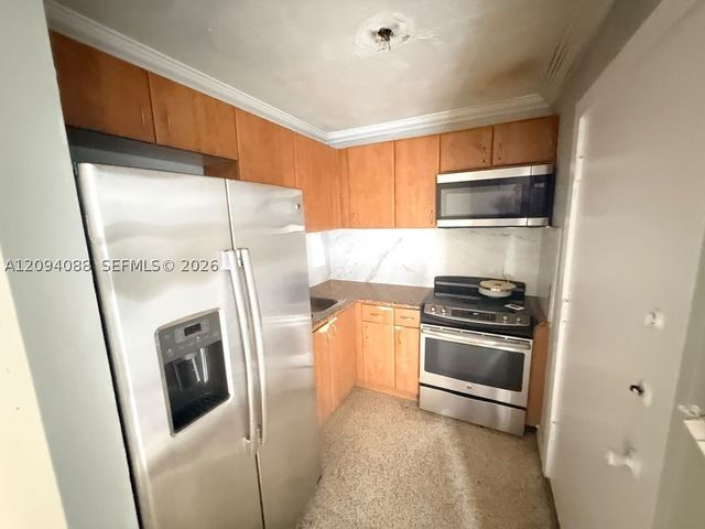 990 SW 4th St 7, Miami, FL 33130