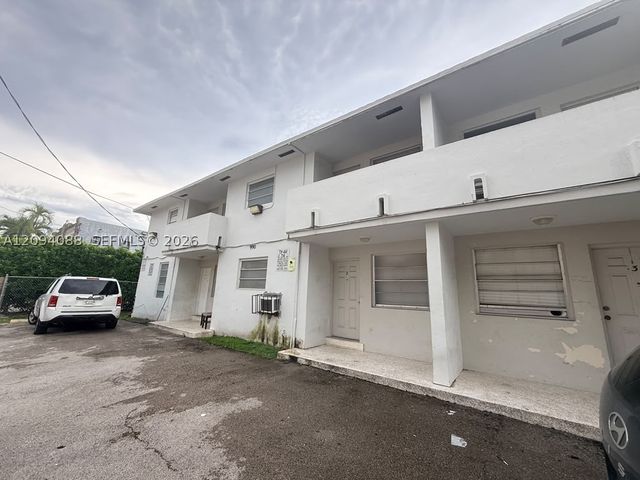 990 SW 4th St 7, Miami, FL 33130