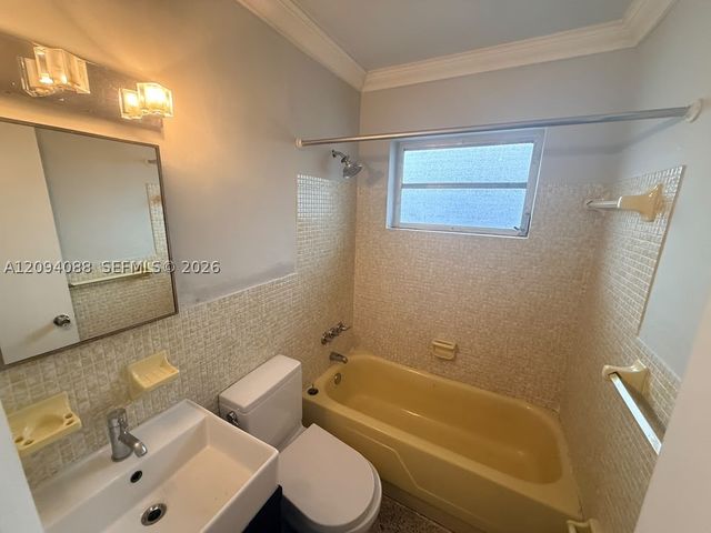 990 SW 4th St 7, Miami, FL 33130