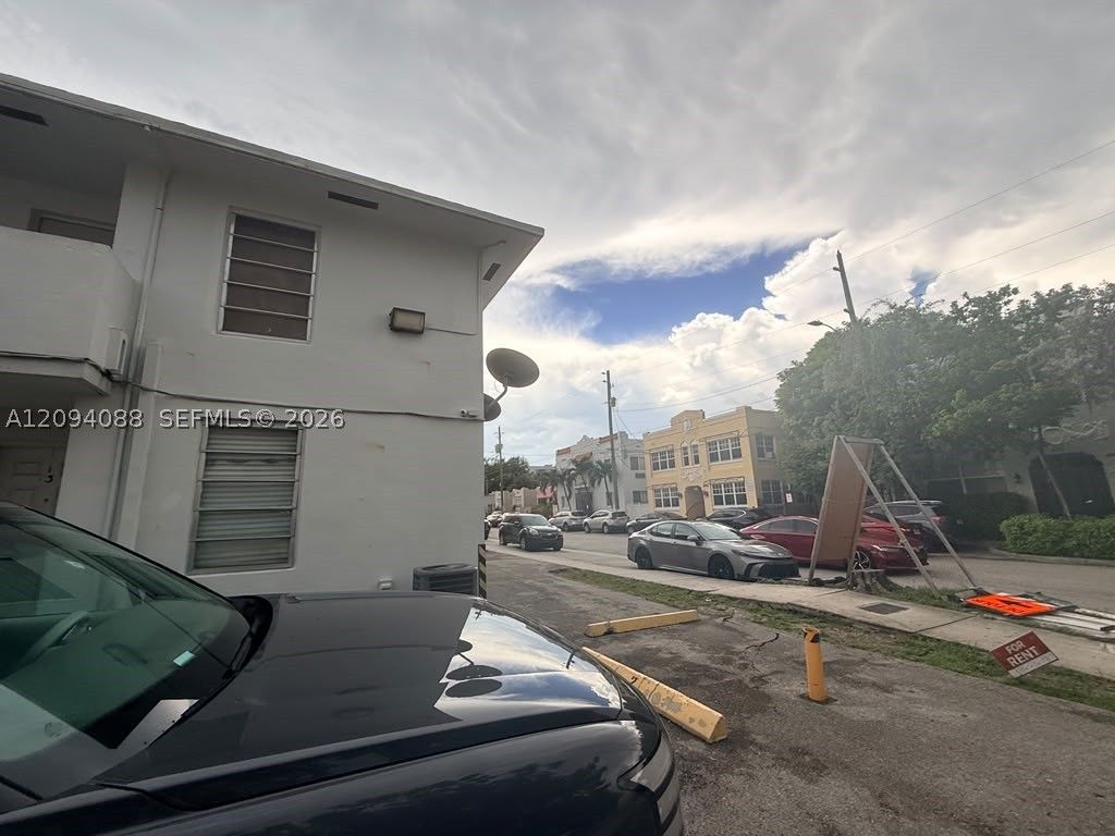 990 SW 4th St 7, Miami, FL 33130